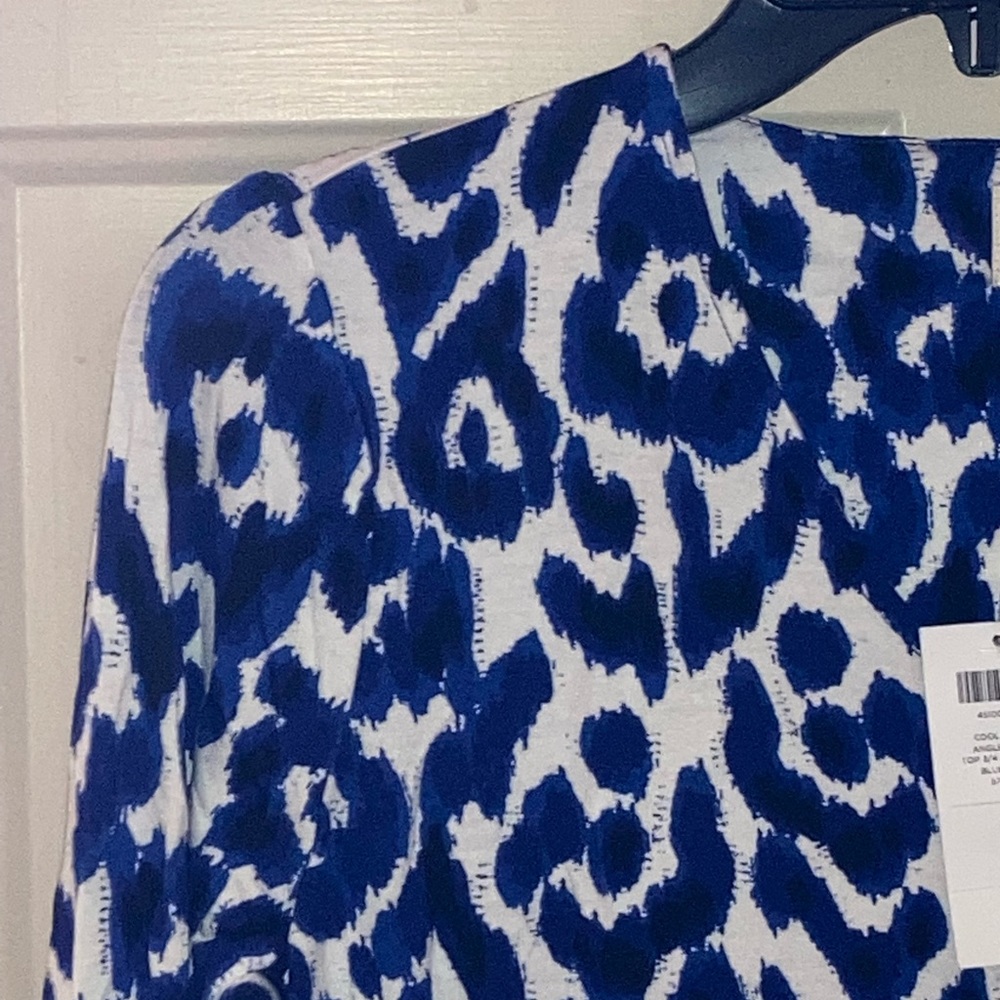 NWT Blue & black cheetah pattern 3/4 sleeve top - Picture 2 of 3